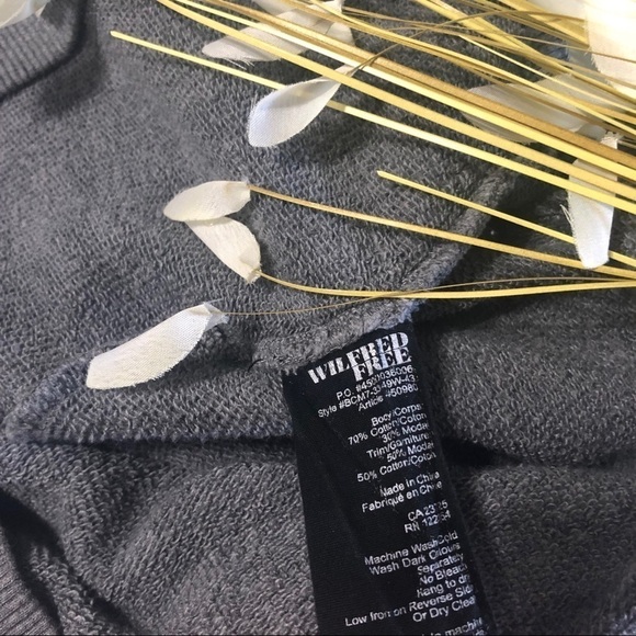 ARITZIA WILFRED FREE Logo Crew Sweatshirt - Picture 6 of 6